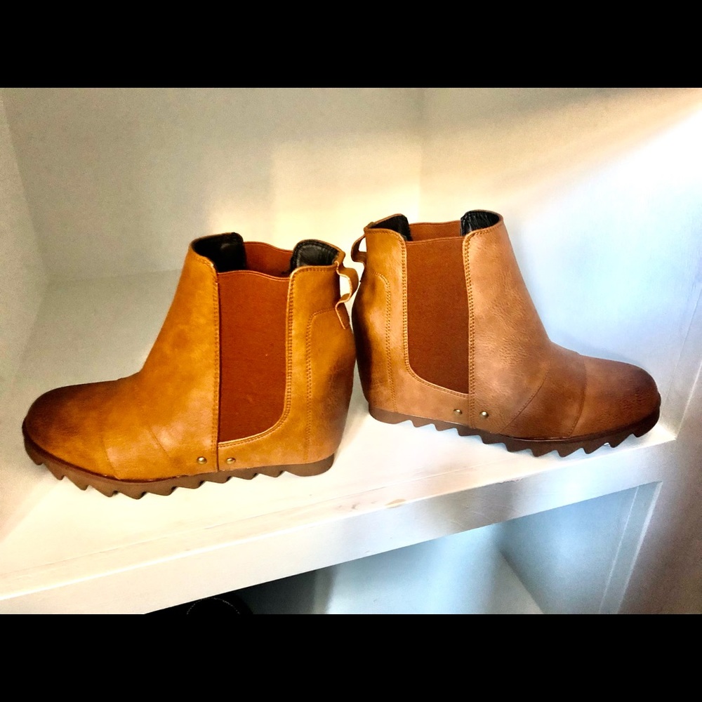 Brown ankle boots new with packaging fits true to size 8